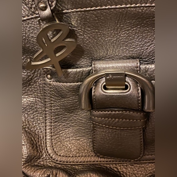 B. Makowsky vintage metallic silver crossbody bag with leopard print lining - Picture 3 of 10